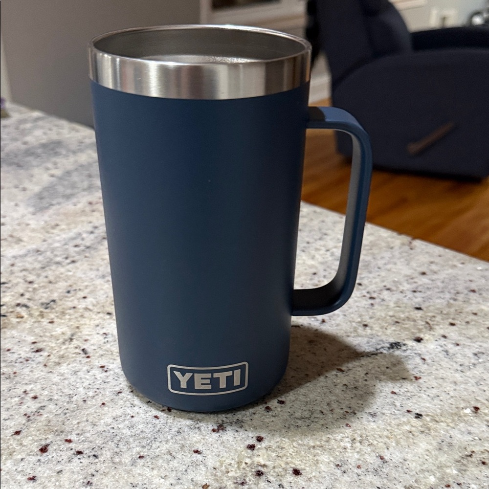 YETI Navy 24 oz Travel Mug